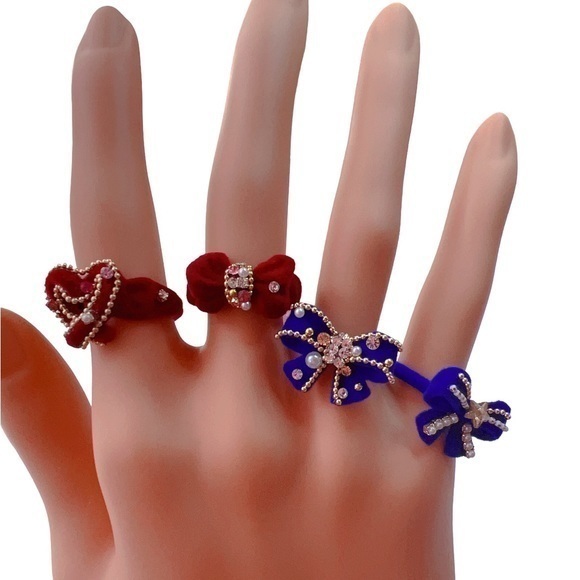 Velvet Rings - Picture 1 of 12